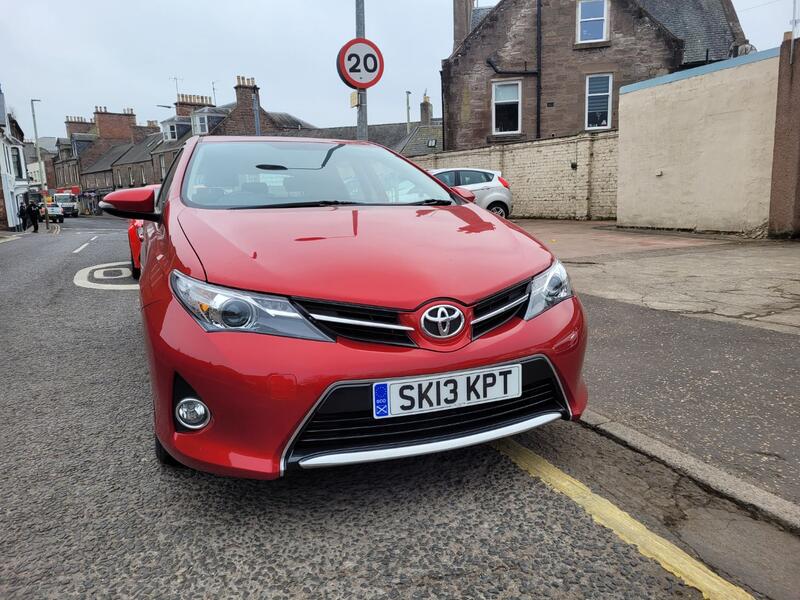 TOYOTA AURIS