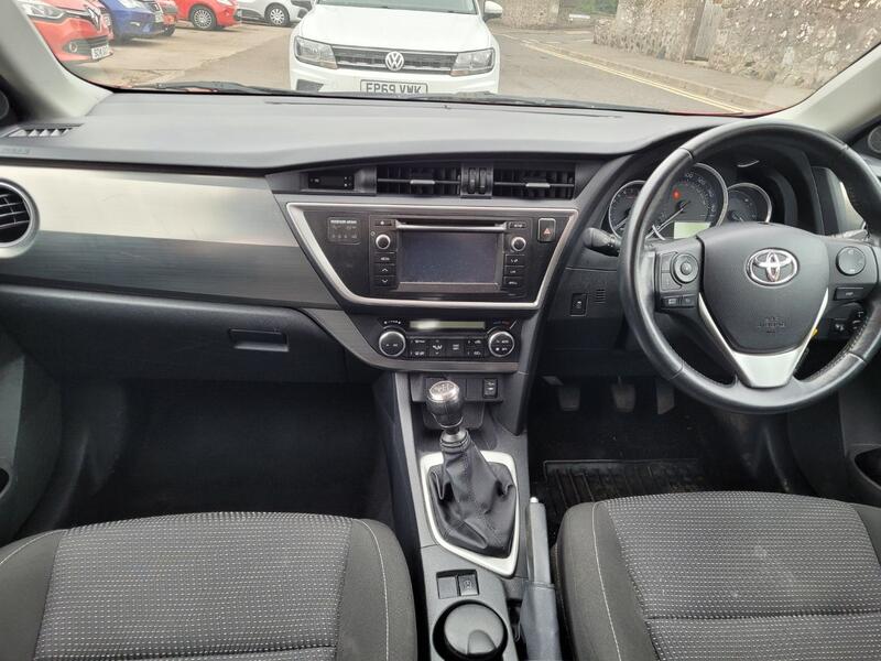 TOYOTA AURIS