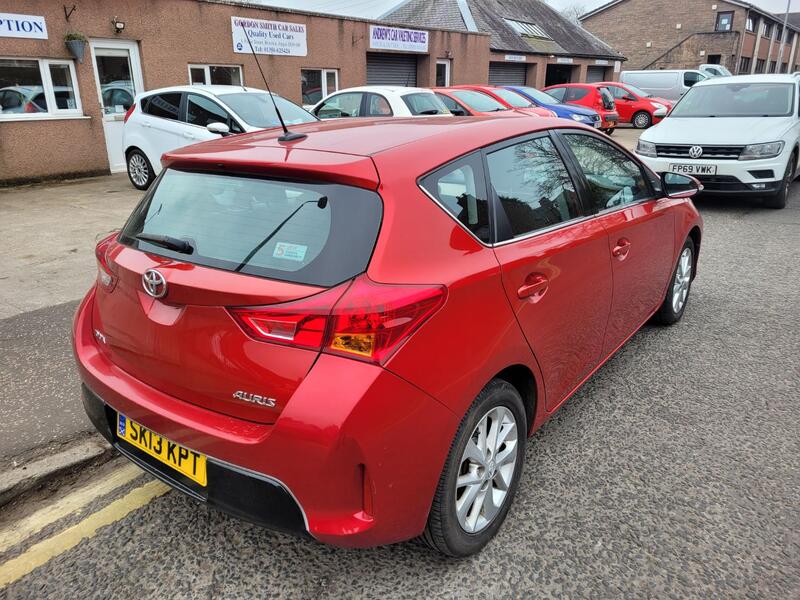 TOYOTA AURIS