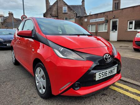 TOYOTA AYGO 1.0 VVT-i x-play